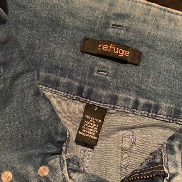 LLight-Wash Ripped Jeans - Picture 2 of 2